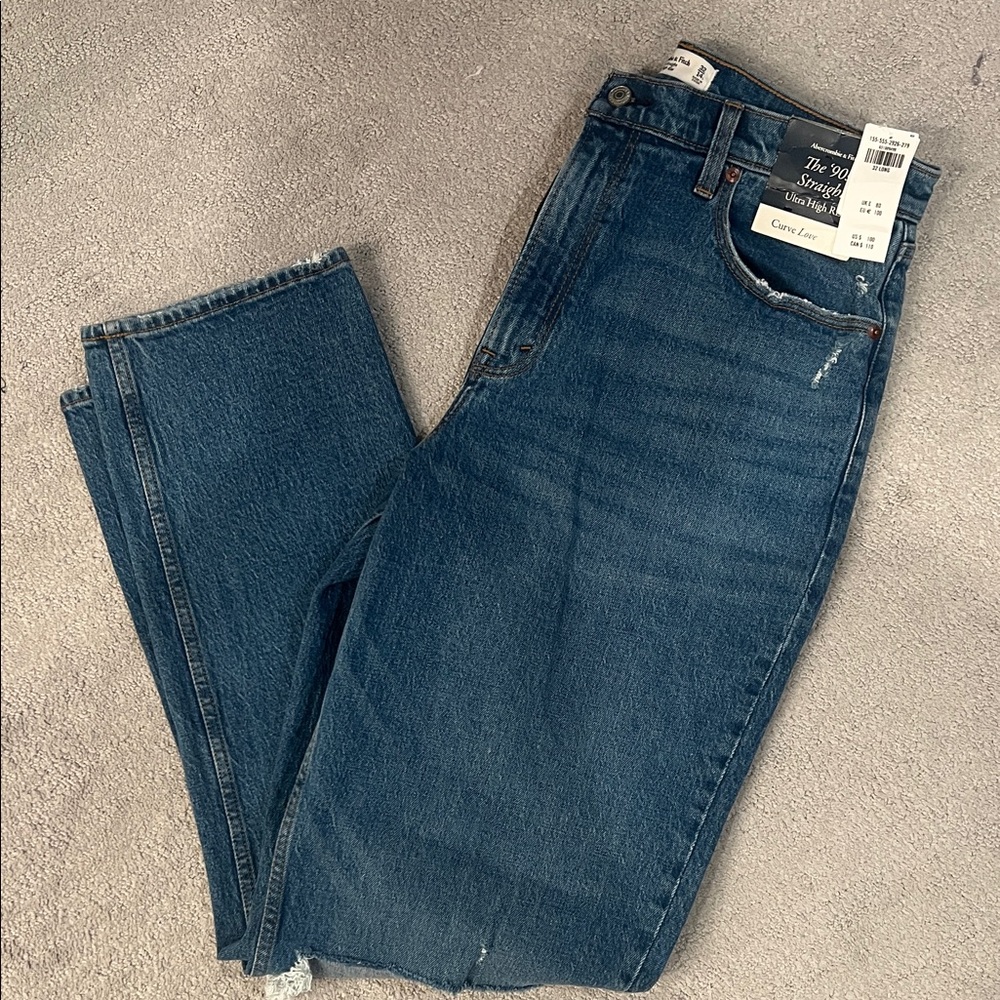NWT- Abercrombie & Fitch '90s Straight Jeans ultra high-rise curve love (32/14L)